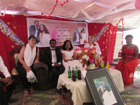 Es führt kein Weg daran vorbei, wir sollen mit auf das Foto.