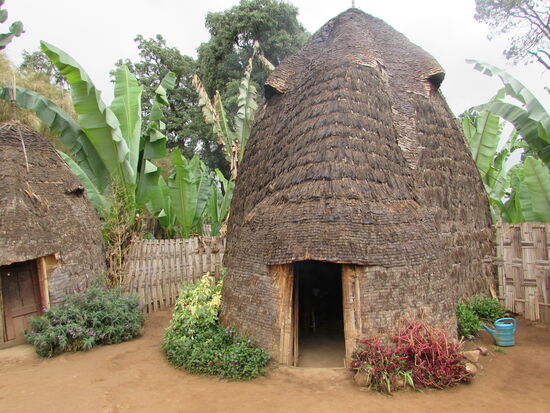 Die Hütten sind in ihrer Konstruktion dem Elefanten nach empfunden.