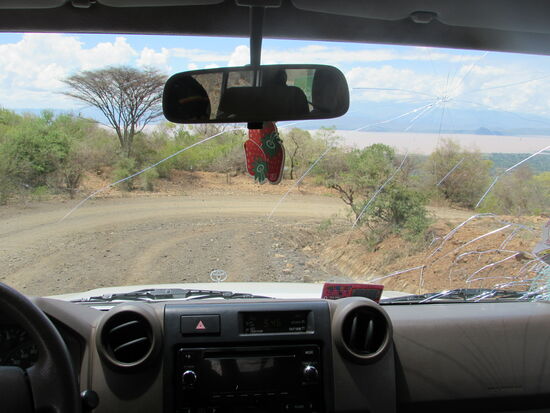 Auf diesem Foto ist nicht nur die Straßenbeschaffenheit zu sehen, sondern auch die zersplitterte Windschutz- Scheibe ;(