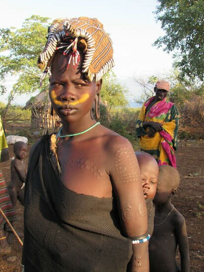 Die Körperverzierungen sind ebenfalls ein Teil der Kultur.