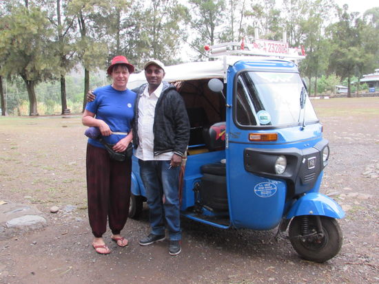 Für 80 Birr (wieder teuer weil Feiertag..) fährt er uns hin und wartet dort auch auf uns..