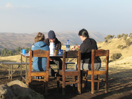 Frühstück im Freien, in dieser Natur, das ist ein ganz besonderes Erlebnis.