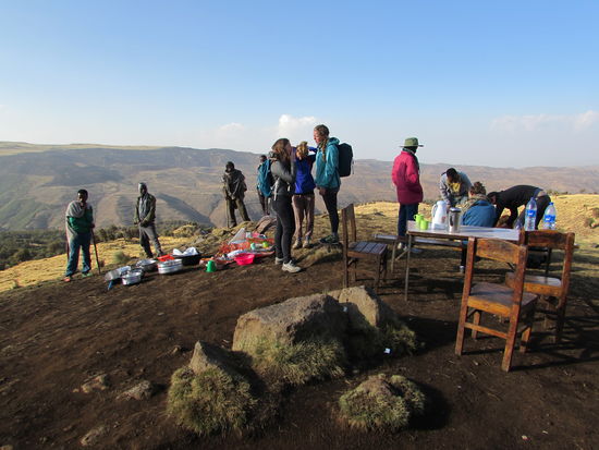 Wir sprechen mit dem Guide über den Verlauf des heutigen Tages. Wir beschließen eine Abkürzung zu nehmen und nicht auf 3900m zu steigen. Die anderen wollen es versuchen.
