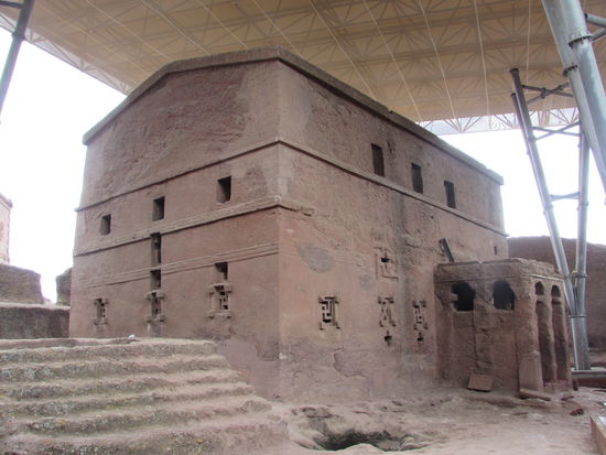 Die Kirchen sind durch Dächer vor Erosion geschützt.