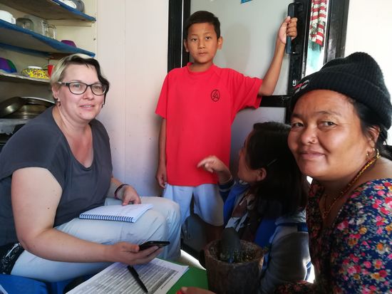 Sylvia erledigt Büroarbeit für unseren Verein www.gemeinsamfuerkinder.org. 
Wir konnten in den letzten Tagen zwei Patenschaften vermitteln. 
Da freuen sich alle Beteiligten, insbesondere die Kinder. Es gibt ihnen Hoffnung auf eine bessere Zukunft.