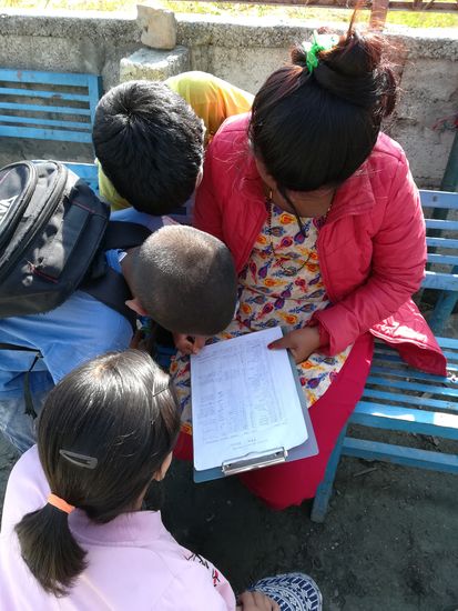 Nach dem Frühstück werden weitere Kinder abgeholt. Dieses muss mit einer Unterschrift bestätigt werden.