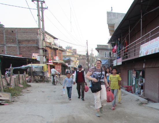 Dann haben wir noch Obst und Blumen besorgt, ehe es mit zig gefüllten Taschen zurück ging.