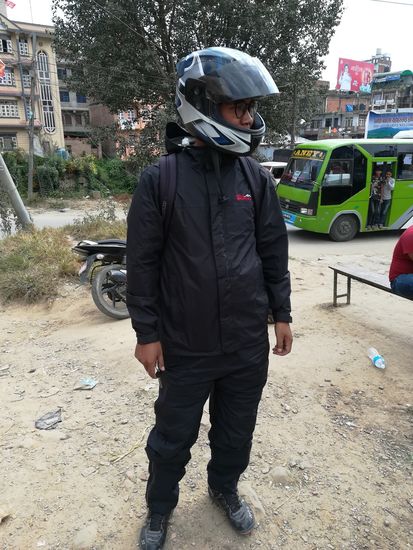 Inzwischen ist Tsering angekommen.