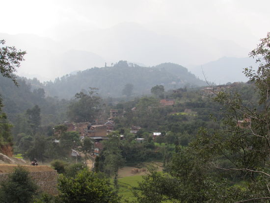 Leider ist es diesig und die hohen Berge zeigen sich nur zaghaft.