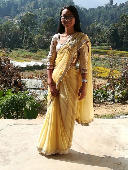 Wow, Binu hat sich für das Festival chic gemacht.