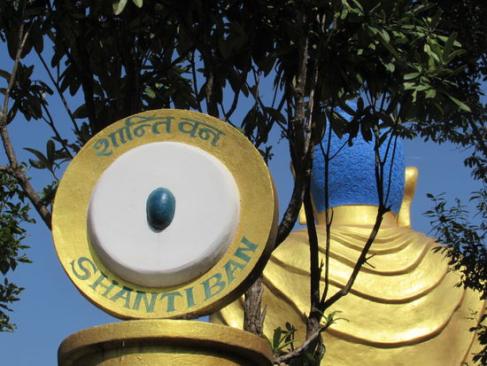 Ein riesiger Boudha.