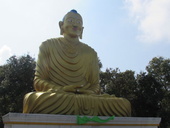 Er ist weit aus der Ferne sichtbar.