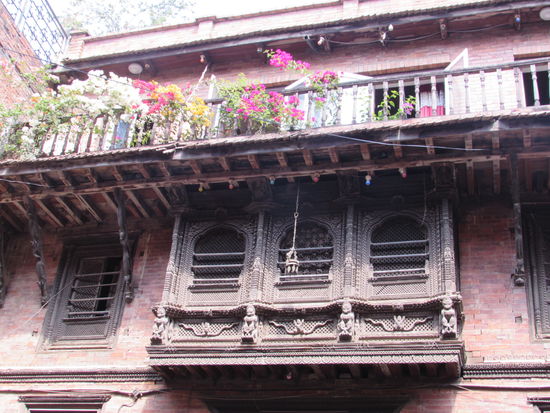 Und überall wieder wundervolle Schnitzereien.