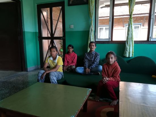 Vier der Kinder die hier leben.