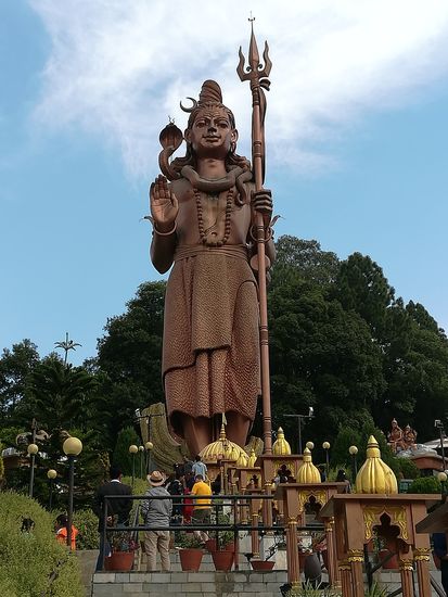 Die Statue ist schon von weitem sichtbar.