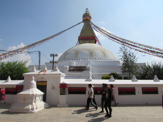 Die Stupa erstrahlt im neuen Glanz