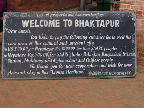 Um die Stadt zu besichtigen, ist ein Eintrittsgeld zu entrichten.