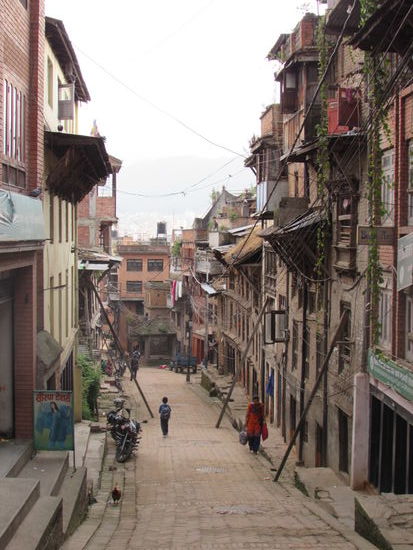 Durch schmale Gassen bummeln wir zum Dubar Square