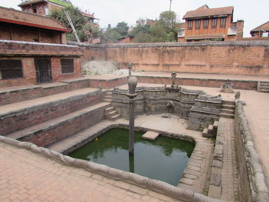 Das Schwimmbecken der ehemaligen Könige