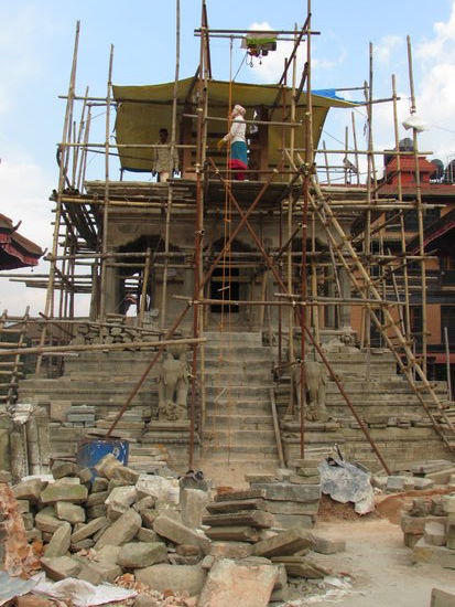 Der Wiederaufbau ist harte Handarbeit