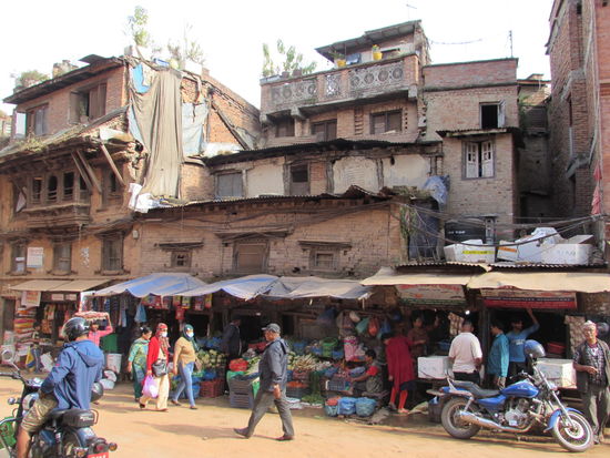 Es reiht sich Geschäft an Geschäft und wir fragen uns, wie sie alle davon leben können.