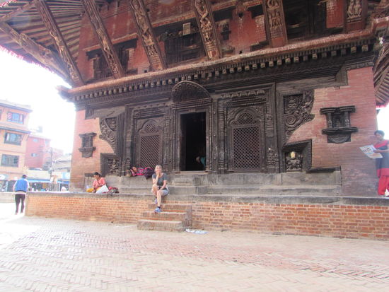 Bereits gestern haben wir diesen Platz besucht. Die vielen Holzarbeiten sind einfach nur beeindruckend.