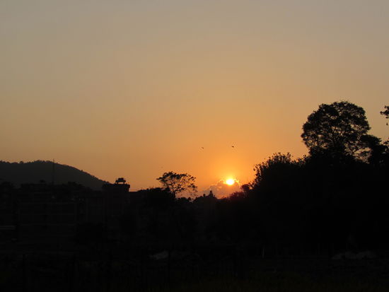 Der Tag geht mit einem schönen Sonnenuntergang zu Ende.