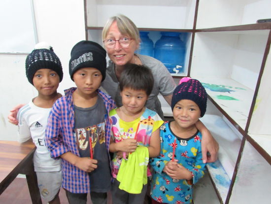 Die Kinder sind zunächst noch recht schüchtern.