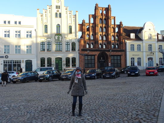 Wieder dick eingemummelt gehen wir auf Streifzug durch die Straßen der Stadt.