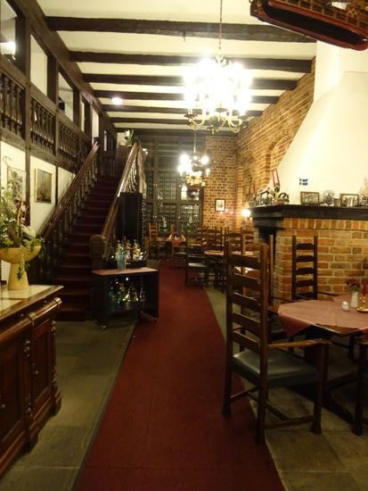 Im Inneren rustikal und gemütlich.  So klingt der Tag mit einem guten Essen aus.