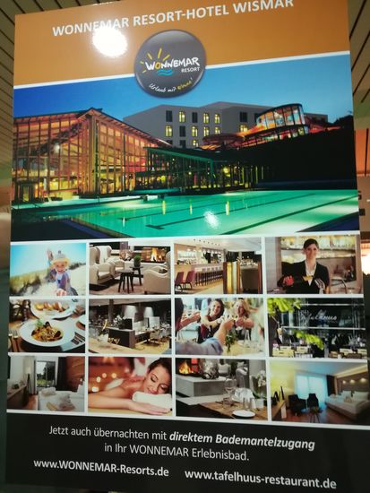 Neben dem Bad befindet sich auch ein Hotel.