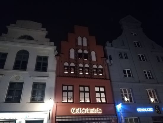 Wir schlendern noch ein wenig durch die Fußgängerzone. Wieder sind es die schönen Giebel die meinen Blick anziehen.