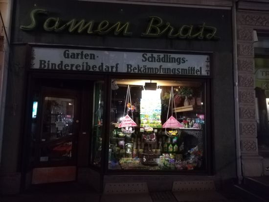 Ehe wir zurück zum Hotel gehen, entdecken wir einen Laden aus alten Zeiten 