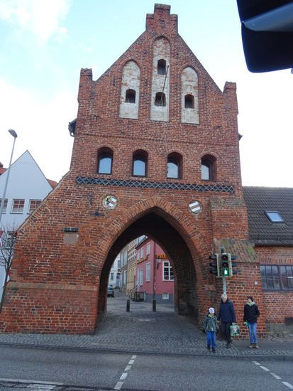 Noch einmal geht es durch das Wassertor.