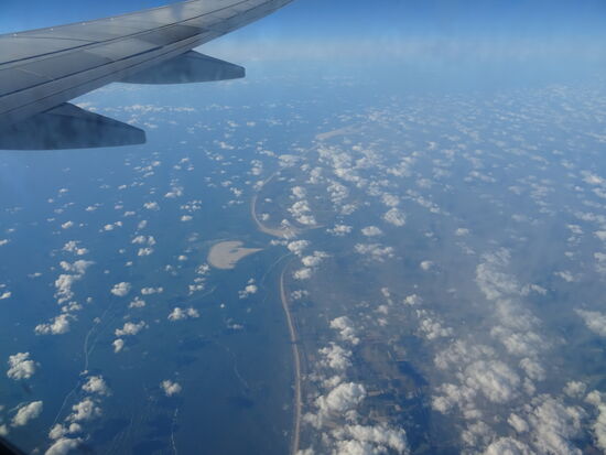 Schäfchen Wolken über der holländischen Küste