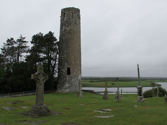 Einer der Rundtürme mit Blick auf den Shannonfluss