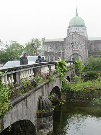 Nur einen kurzen Spaziergang von der FuZo entfernt treffen wir auf die Kathedrale.