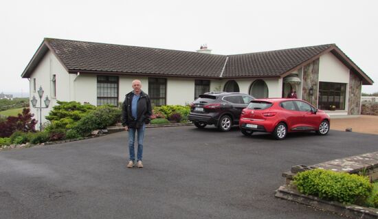 Unsere Unterkunft für die nächsten zwei Nächte ist etwas ausserhalb von Spiddal.