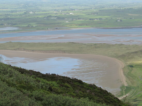 Eine Landzunge mit Dünenlandschaft.