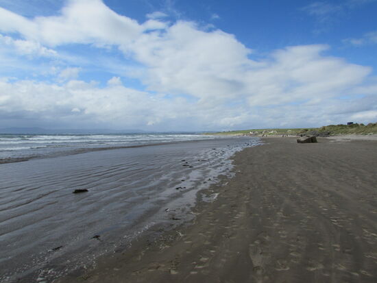 Der Strand gefällt uns, der Ort besteht in erster Linie aus Campingmobilen und Ferienhäuser.  Der ursprüngliche Charme geht dadurch verloren.