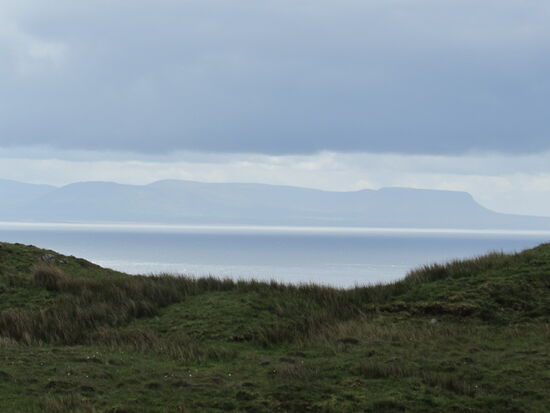 Dann wieder ein Blick auf den uns inzwischen vertrauten Berg Benbulben.