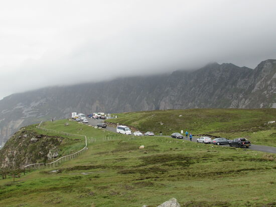 Am Ende der geteerten Straße gibt es einen zweiten "alten" Parkplatz, der eigentlich geschlossen ist.