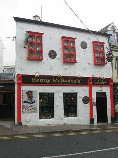 Schon im Vorbeigehen hörten wir die irische Musik aus diesem Pub klingen.