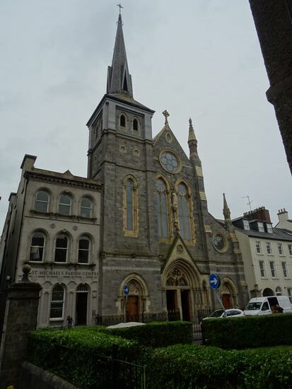 Enniskillen ist für uns eine Stadt die man besuchen kann, wenn es auf dem Weg liegt. Extra ansteuern muss man sie aber nicht.