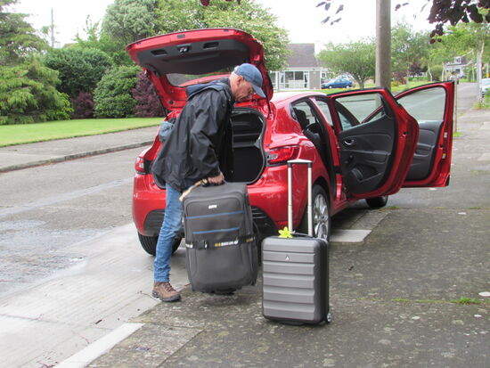 Ein letztes mal die Koffer verstauen.