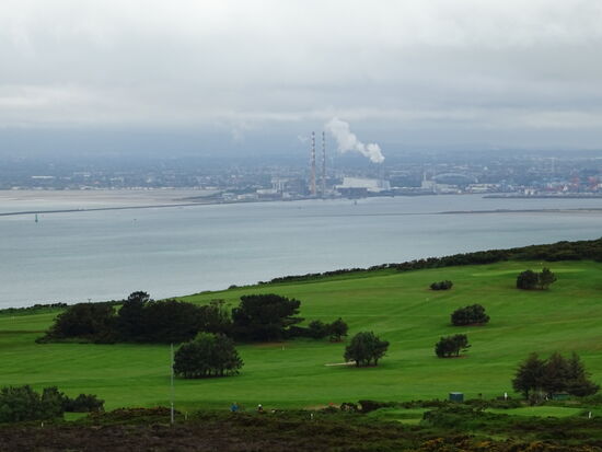 Blick auf Dublin und einem Golfplatz
