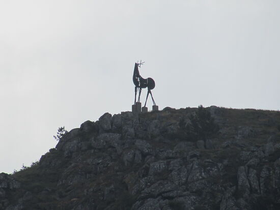 Oben auf dem Berg das Wahrzeichen der Stadt.