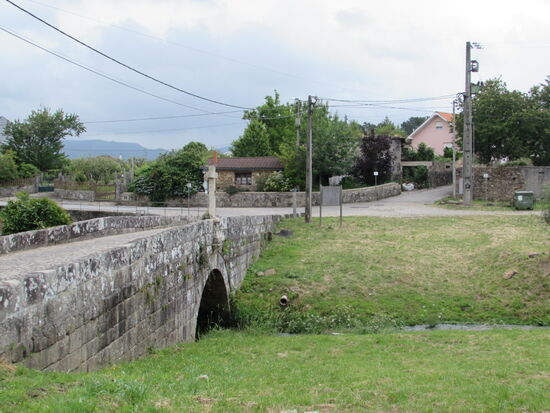 In Chamosinhos verlassen wir den Fluss. Dort kehren wir ein und bekommen die Cola und den Kaffee vom Gastwirt spendiert