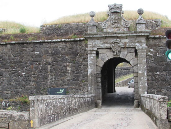 Nach 15 km Marsch durchschreiten wir das Tor zur Festung von Valencia.