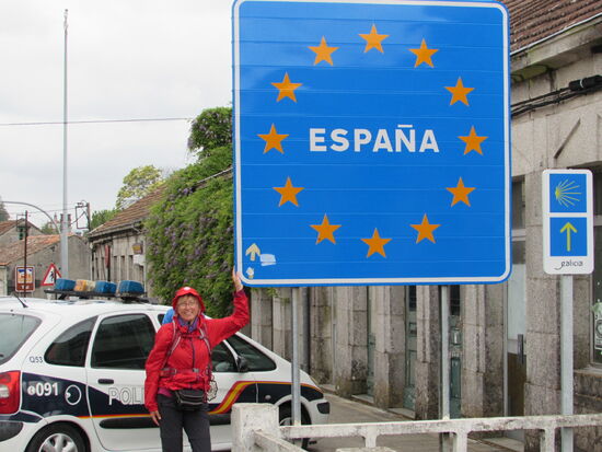 Spanien empfängt uns mit Regen. Aber egal, ich freue mich schon so weit gekommen zu sein. Jetzt liegen noch 120km vor mir.